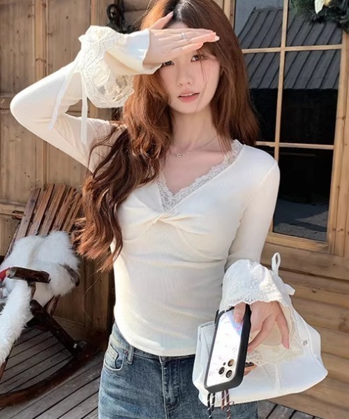 Vipoa(ヴィポア)の「Vネックレーストップス(Tシャツ/カットソー・レディース・ホワイト・FREE)」の8枚目の写真