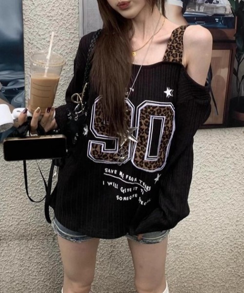 SHEPP(シープ)の「【26年秋冬新作】レオパードストラップ フェイクレイヤード オフショル ロンT(Tシャツ/カットソー・レディース・アイボリー/ブラック・F)」の1枚目の写真