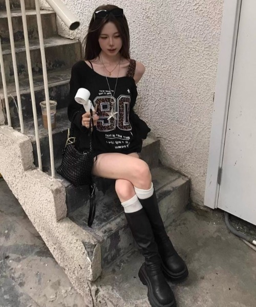 SHEPP(シープ)の「【26年秋冬新作】レオパードストラップ フェイクレイヤード オフショル ロンT(Tシャツ/カットソー・レディース・アイボリー/ブラック・F)」の4枚目の写真