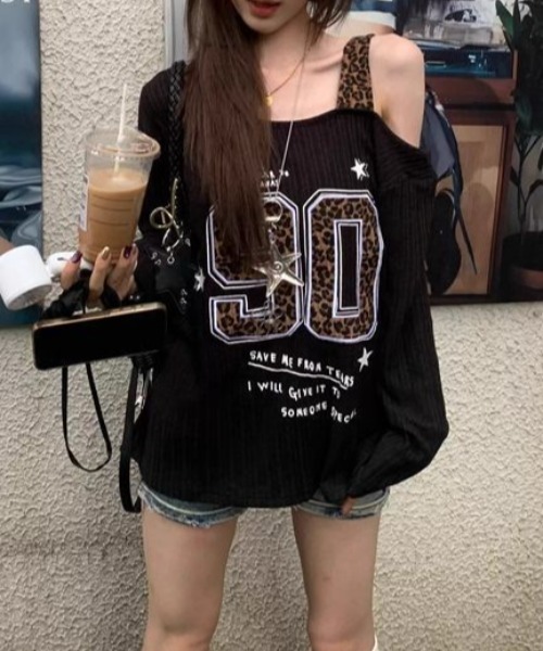 SHEPP(シープ)の「【26年秋冬新作】レオパードストラップ フェイクレイヤード オフショル ロンT(Tシャツ/カットソー・レディース・アイボリー/ブラック・F)」の5枚目の写真