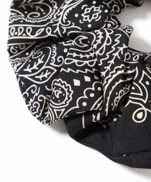 journal standard L'essage(ジャーナルスタンダードレサージュ)の「《追加》AENEIS/エネス Minimal Bandana Silk Scrunchie シュシュ(その他ヘアアクセサリー・レディース・ブラック・FREE)」の4枚目の写真
