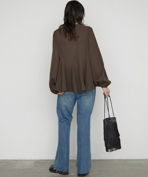 LOUNGEDRESS(ラウンジドレス)の「フレアデニムパンツ(デニムパンツ・レディース・ブルー・36/38)」の21枚目の写真