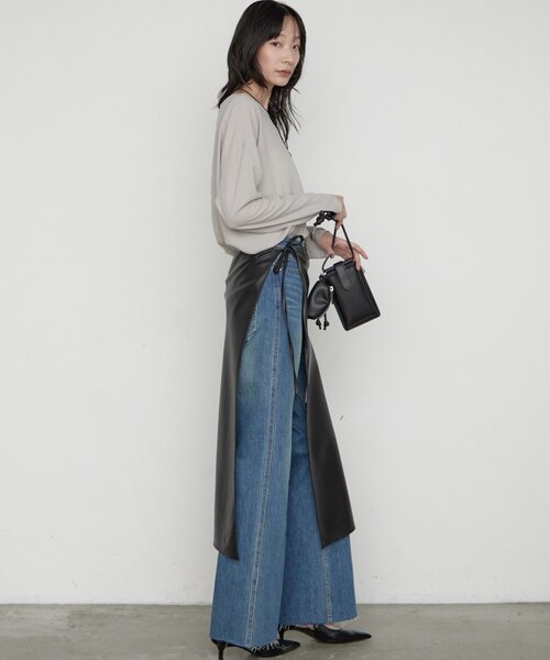 LOUNGEDRESS(ラウンジドレス)の「フレアデニムパンツ(デニムパンツ・レディース・ブルー・36/38)」の16枚目の写真