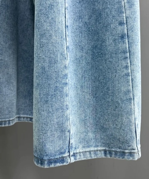 LOENNE(ロエヌ)の「Tuck Wide Jeans / タックワイドデニム(デニムパンツ・レディース・ブルー・MEDIUM/SMALL)」の7枚目の写真
