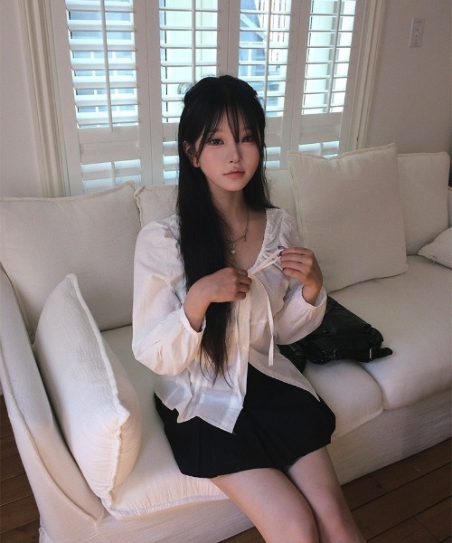 anyonemore(エニワンモア)の「シャーリングリボンピンタックパフ長袖ブラウス(シャツ/ブラウス・レディース・アイボリー/ブラック・FREE)」の6枚目の写真