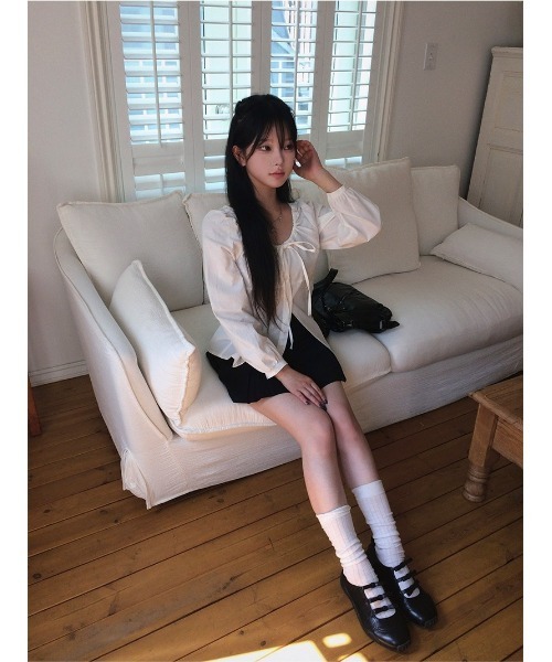 anyonemore(エニワンモア)の「シャーリングリボンピンタックパフ長袖ブラウス(シャツ/ブラウス・レディース・アイボリー/ブラック・FREE)」の7枚目の写真