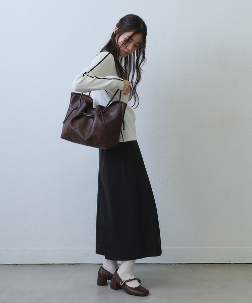 Clum(クルム)の「contrast line high neck knit / バイカラーラインハイネックニットトップス(ニット/セーター・レディース・ブラック/ホワイト・FREE)」の9枚目の写真