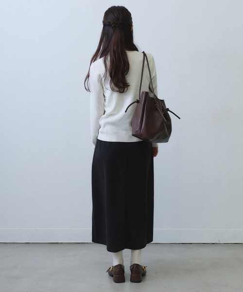 Clum(クルム)の「contrast line high neck knit / バイカラーラインハイネックニットトップス(ニット/セーター・レディース・ブラック/ホワイト・FREE)」の10枚目の写真
