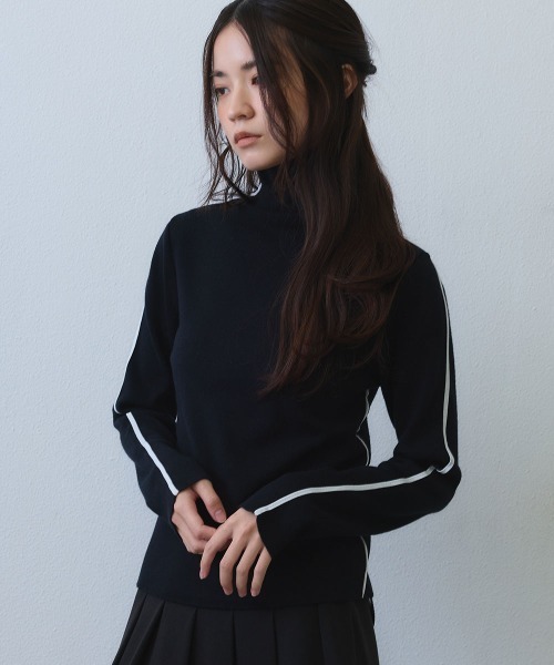 Clum(クルム)の「contrast line high neck knit / バイカラーラインハイネックニットトップス(ニット/セーター・レディース・ブラック/ホワイト・FREE)」の13枚目の写真
