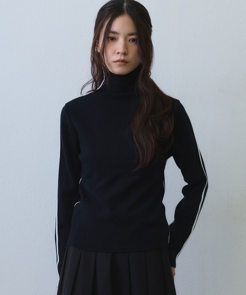 Clum(クルム)の「contrast line high neck knit / バイカラーラインハイネックニットトップス(ニット/セーター・レディース・ブラック/ホワイト・FREE)」の11枚目の写真
