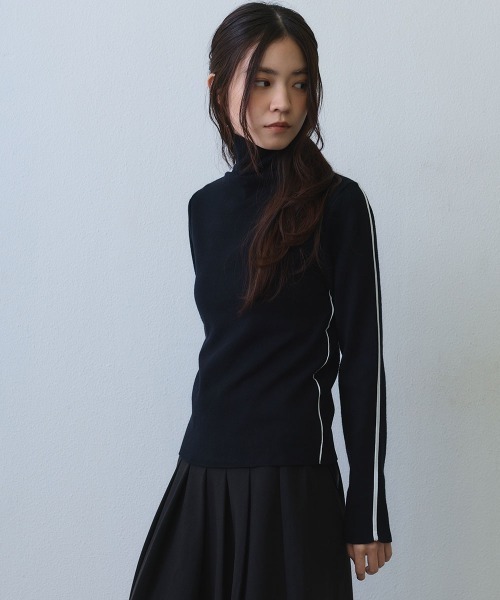 Clum(クルム)の「contrast line high neck knit / バイカラーラインハイネックニットトップス(ニット/セーター・レディース・ブラック/ホワイト・FREE)」の14枚目の写真
