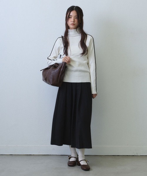 Clum(クルム)の「contrast line high neck knit / バイカラーラインハイネックニットトップス(ニット/セーター・レディース・ブラック/ホワイト・FREE)」の22枚目の写真