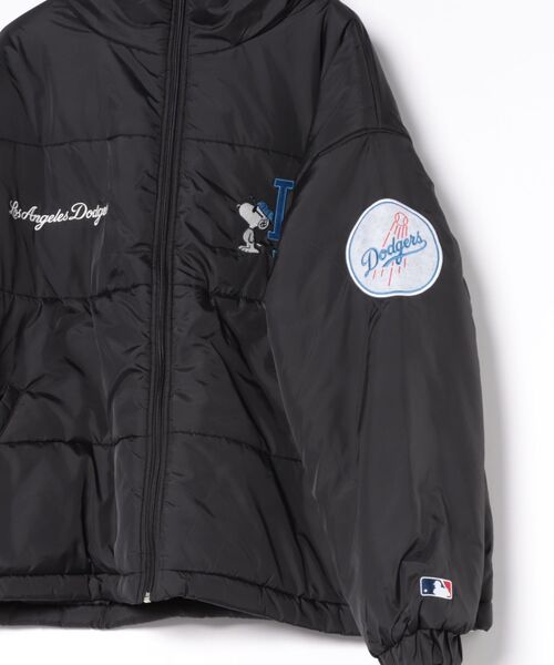 PEANUTS(ピーナッツ)の「【PEANUTS/ピーナッツ】【ユニセックスデザイン リンクコーデ・カップルコーデにも◎】MLB×PEANUTS パファージャケット ブルゾン 中綿ジャケット オーバーサイズ スタンドネック 保温 ドジャース ヤンキース パドレス(ブルゾン・メンズ・ブラウン系その他3/ブラック系その他2/ブラック系その他・LARGE/MEDIUM/X-LARGE)」の6枚目の写真