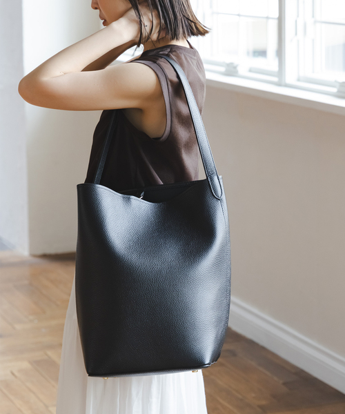Noble(ノーブル)の「《追加4》INNUE/イヌエ レザートートBAG(ショルダーバッグ・レディース・チャコールグレー/ブラック・FREE)」の9枚目の写真