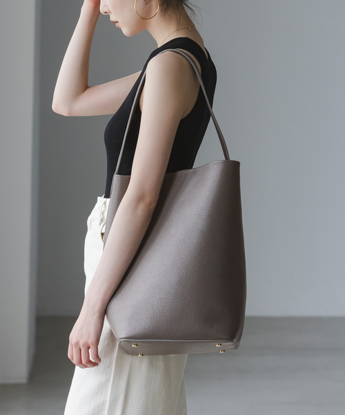 Noble(ノーブル)の「《追加4》INNUE/イヌエ レザートートBAG(ショルダーバッグ・レディース・チャコールグレー/ブラック・FREE)」の14枚目の写真