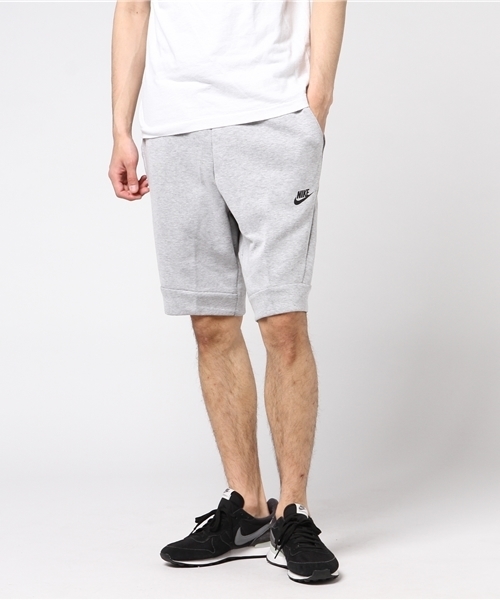 BEAMS(ビームス)の「NIKE / テックフリース ショーツ(その他パンツ・メンズ・ホワイト/グレー/ブラック・SMALL/LARGE/MEDIUM/X-LARGE)」の2枚目の写真