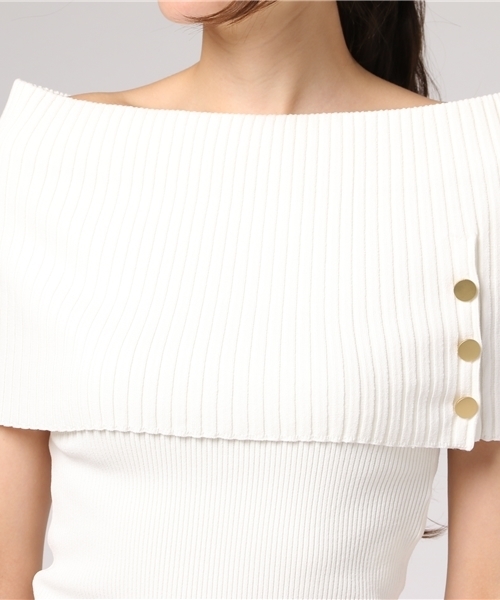 PEGGY LANA（ペギーラナ）の「Cape off-shoulder Knit Top（ニット/セーター・レディース・ホワイト/レッド/ネイビー・FREE）」の4枚目の写真