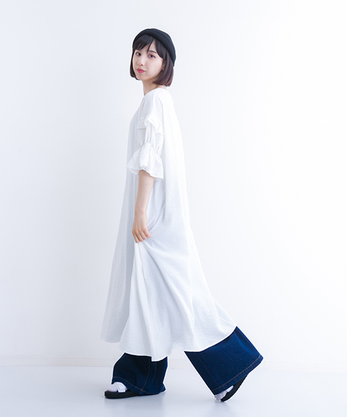 MERLOT（メルロー）の「ティアードフリルパフ袖ビッグシルエットワンピース7043（ワンピース・レディース・モカ/ブラック/ホワイト/レッド・FREE）」の10枚目の写真