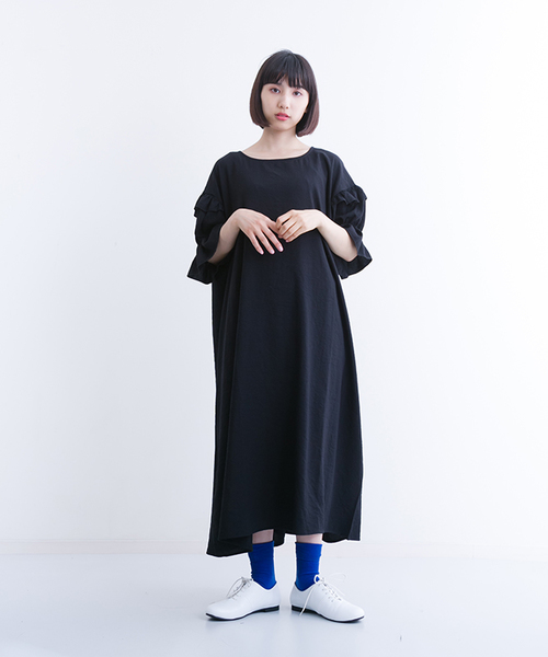 MERLOT（メルロー）の「ティアードフリルパフ袖ビッグシルエットワンピース7043（ワンピース・レディース・モカ/ブラック/ホワイト/レッド・FREE）」の19枚目の写真