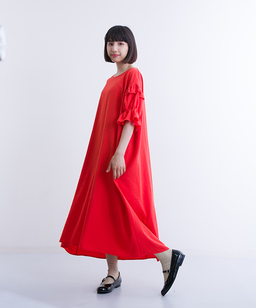 MERLOT（メルロー）の「ティアードフリルパフ袖ビッグシルエットワンピース7043（ワンピース・レディース・モカ/ブラック/ホワイト/レッド・FREE）」の22枚目の写真