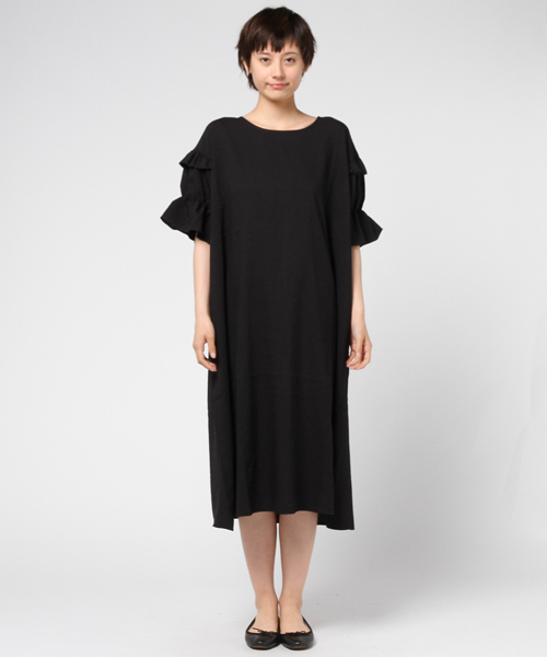 MERLOT（メルロー）の「ティアードフリルパフ袖ビッグシルエットワンピース7043（ワンピース・レディース・モカ/ブラック/ホワイト/レッド・FREE）」の13枚目の写真