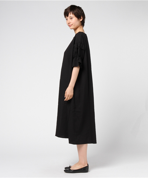 MERLOT（メルロー）の「ティアードフリルパフ袖ビッグシルエットワンピース7043（ワンピース・レディース・モカ/ブラック/ホワイト/レッド・FREE）」の14枚目の写真