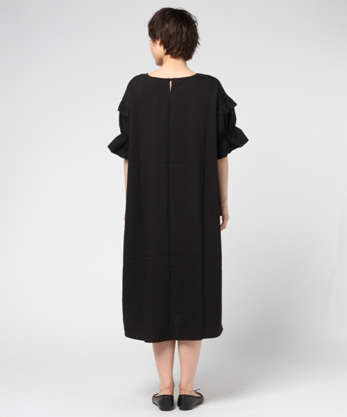 MERLOT（メルロー）の「ティアードフリルパフ袖ビッグシルエットワンピース7043（ワンピース・レディース・モカ/ブラック/ホワイト/レッド・FREE）」の15枚目の写真