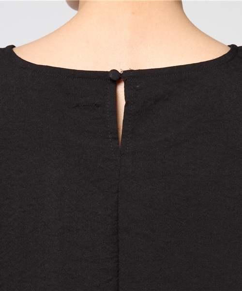 MERLOT（メルロー）の「ティアードフリルパフ袖ビッグシルエットワンピース7043（ワンピース・レディース・モカ/ブラック/ホワイト/レッド・FREE）」の11枚目の写真