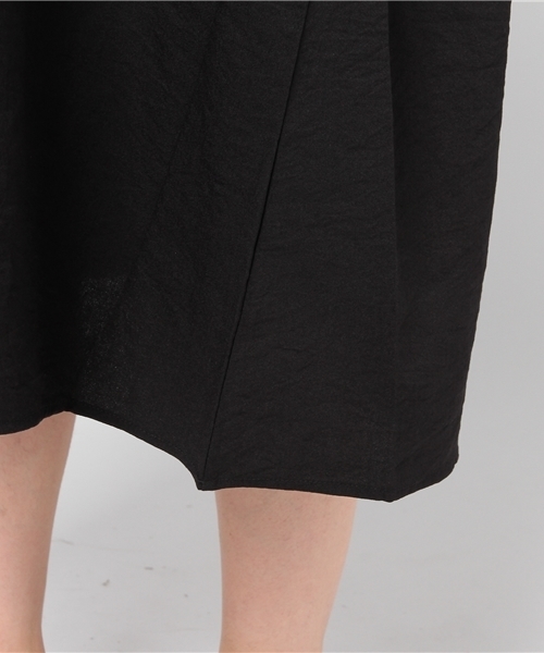 MERLOT（メルロー）の「ティアードフリルパフ袖ビッグシルエットワンピース7043（ワンピース・レディース・モカ/ブラック/ホワイト/レッド・FREE）」の6枚目の写真