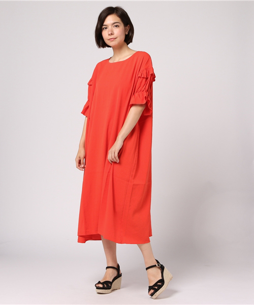 MERLOT（メルロー）の「ティアードフリルパフ袖ビッグシルエットワンピース7043（ワンピース・レディース・モカ/ブラック/ホワイト/レッド・FREE）」の9枚目の写真