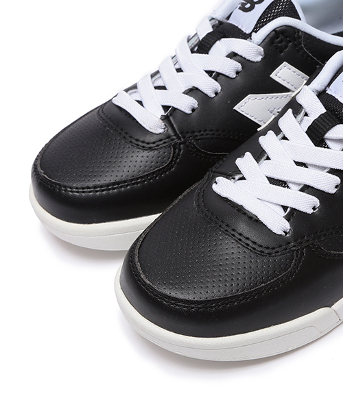 こども ビームス（コドモビームス）の「NEW BALANCE / KT 300 SL (14～21.5cm)◇（スニーカー・キッズ・ホワイト/ブラック・18/18.5/16/19/14.5/21.5/19.5/16.5/21/20/20.5/17.5/15 /15.5/17/14）」の8枚目の写真