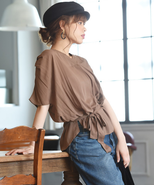 Luz Llena(ラズレナ)の「スキッパーウエストリボンシャツ(シャツ/ブラウス・レディース・モカ/カーキ・MEDIUM)」の5枚目の写真