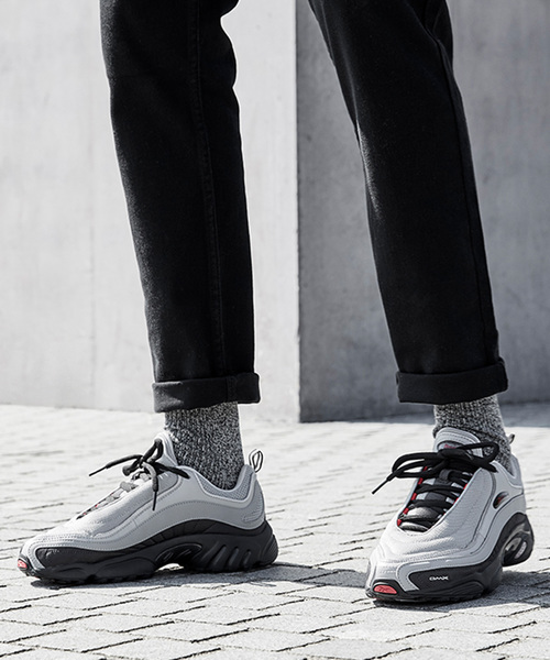 Reebok（リーボック）の「デイトナ ディーエムエックス [DAYTONA DMX OG]（スニーカー・メンズ・ホワイト×ネイビー/ホワイト×ブルー/ホワイト×グレー/ブラック×グレー・24.5cm/25.5cm/24.0cm/25.0cm/28.0cm/28.5cm/29.0cm/29.5cm/30.0cm/26.0cm/26.5cm/27.0cm/27.5cm/23.5cm/31cm）」の6枚目の写真