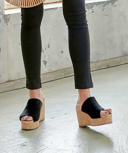 KOBE LETTUCE(コウベレタス)の「厚底コルク風ウェッジソールサボサンダル(サンダル・レディース・ホワイト/ブラック/ゴールド/ベージュ系その他/ゴールド系その他/ブラウン・LL/S/M/L)」の3枚目の写真