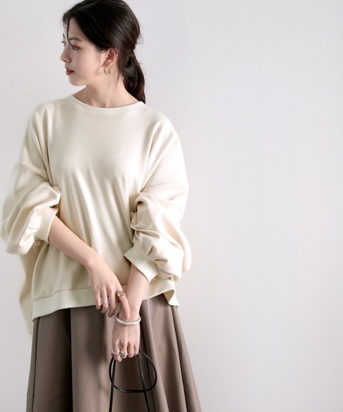 classicalelf(クラシカルエルフ)の「ゆったりルーズシルエット バルーンスリーブボーダー柄トレーナー(長袖)(スウェット・レディース・ブラック/ネイビー/グレー/レッド/マスタード/ブラック系その他/ブラウン系その他/ベージュ/アイボリー・MEDIUM/LARGE/X-LARGE)」の14枚目の写真