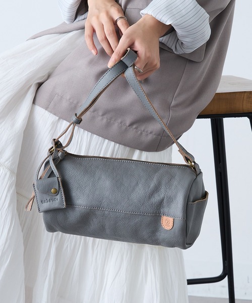 toleur(トーラ)の「【toleur】カウレザー ロールショルダー/11881(ショルダーバッグ・レディース・モカ/キャメル/ブラック/グレイッシュベージュ/オリーブ/カーキ/ピンクベージュ/ベージュ/グリーン/グレー・FREE)」の2枚目の写真