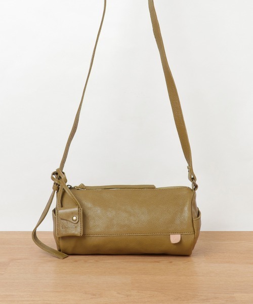 toleur(トーラ)の「【toleur】カウレザー ロールショルダー/11881(ショルダーバッグ・レディース・モカ/キャメル/ブラック/グレイッシュベージュ/オリーブ/カーキ/ピンクベージュ/ベージュ/グリーン/グレー・FREE)」の6枚目の写真