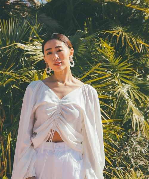 BAYFLOW（ベイフロー）の「【野沢和香×BAYFLOW】コラボギャザーブラウス（シャツ/ブラウス・レディース・ピンク/ナチュラル/ホワイト/ブラック/ライトグリーン・MEDIUM/SMALL）」の2枚目の写真