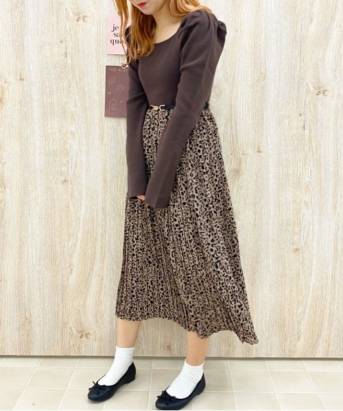 apres jour（アプレジュール）の「ニットプリーツドッキングワンピース【ZOZOTOWN限定アイテム】（ワンピース・レディース・ダークブラウン/ピンクベージュ/ライトベージュ・フリー）」の2枚目の写真