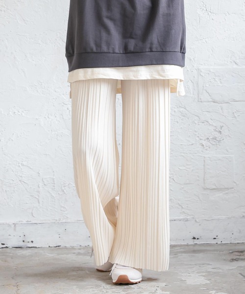 KOBE LETTUCE（コウベレタス）の「プリーツワイドパンツ（その他パンツ・レディース・ブルー/オリーブ/モカ/ホワイト系その他/ブラック/グレイッシュベージュ/オレンジ系その他/イエロー・FREE）」の2枚目の写真
