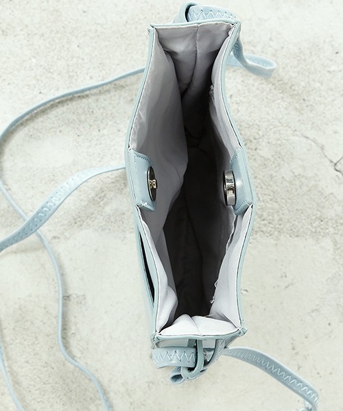 MONO　COMME CA（モノコムサ）の「スクエア ミニポシェット（ショルダーバッグ・レディース・ブラック/サックスブルー/パイソン・FREE）」の5枚目の写真