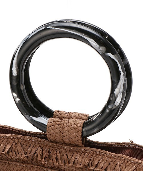 MONO　COMME CA（モノコムサ）の「べっ甲調ハンドル フリンジ かごバッグ（かごバッグ・レディース・ブラウン/ベージュ・FREE）」の11枚目の写真