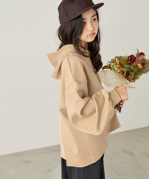 ＆yam（アンドヤム）の「バックスリットデザイン ダンボールパーカー（パーカー・キッズ・ピンク/ブルー/ベージュ/ブラック/ブラウン・110-120cm/120-130cm/130-140cm/150-160cm/140-150cm）」の3枚目の写真