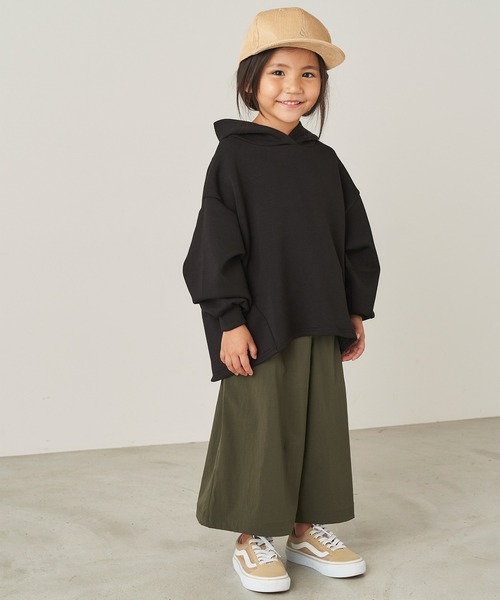 ＆yam（アンドヤム）の「バックスリットデザイン ダンボールパーカー（パーカー・キッズ・ピンク/ブルー/ベージュ/ブラック/ブラウン・110-120cm/120-130cm/130-140cm/150-160cm/140-150cm）」の2枚目の写真