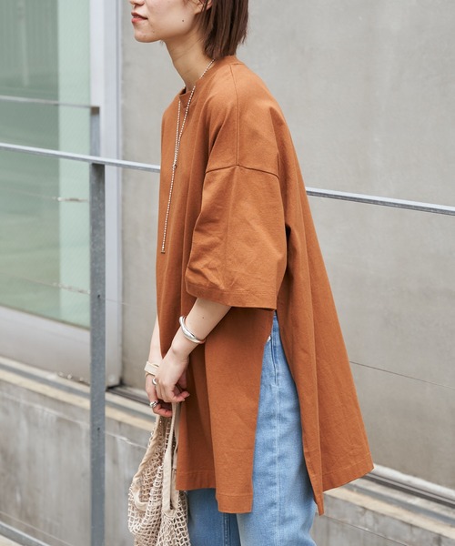 CIAOPANIC TYPY（チャオパニックティピー）の「【USAコットン】スリットチュニックTee（Tシャツ/カットソー・レディース・キャメル/ブルー/オフホワイト/ブラック・ONE SIZE）」の4枚目の写真