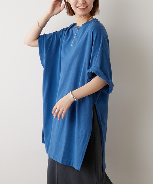 CIAOPANIC TYPY（チャオパニックティピー）の「【USAコットン】スリットチュニックTee（Tシャツ/カットソー・レディース・キャメル/ブルー/オフホワイト/ブラック・ONE SIZE）」の3枚目の写真