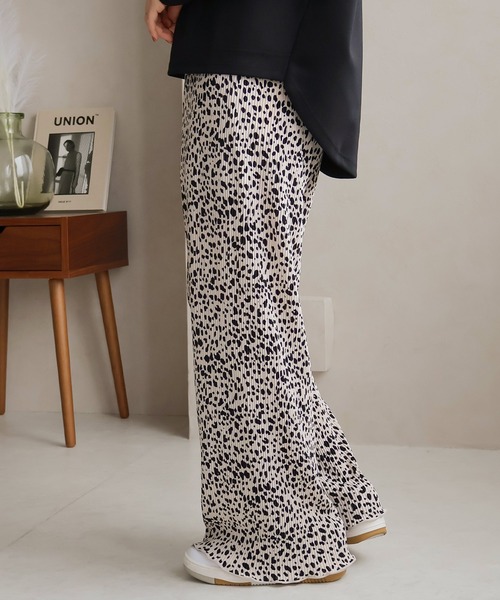 Social GIRL（ソーシャルガール）の「プリーツプリントパンツ　ダルメシアン柄（その他パンツ・レディース・ブラック/ベージュ/オフホワイト・M）」の16枚目の写真