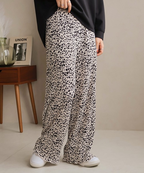 Social GIRL（ソーシャルガール）の「プリーツプリントパンツ　ダルメシアン柄（その他パンツ・レディース・ブラック/ベージュ/オフホワイト・M）」の14枚目の写真