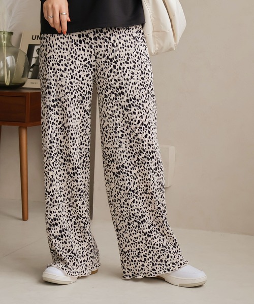 Social GIRL（ソーシャルガール）の「プリーツプリントパンツ　ダルメシアン柄（その他パンツ・レディース・ブラック/ベージュ/オフホワイト・M）」の13枚目の写真