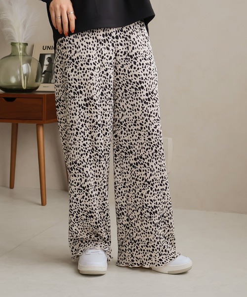 Social GIRL（ソーシャルガール）の「プリーツプリントパンツ　ダルメシアン柄（その他パンツ・レディース・ブラック/ベージュ/オフホワイト・M）」の12枚目の写真